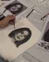 ورشة رسم البورتريه بالفحم والباستيل للشابات في الظهران