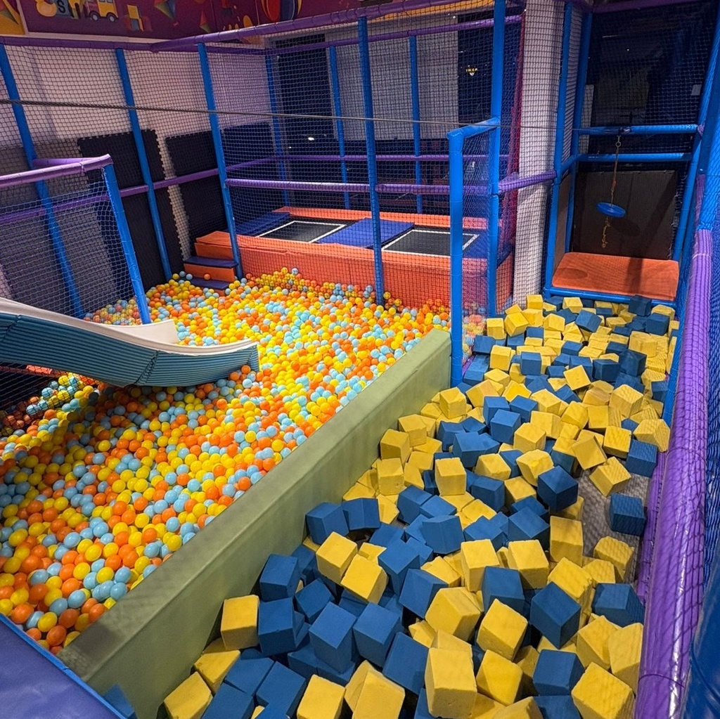 Weekday Unlimited Play with Meal for Kids (Ages 1–10) – Kids Toy Bell Entertainment Center in Medina, Al-Badrani District